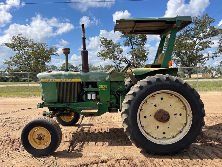 john-deere-3020-image-1