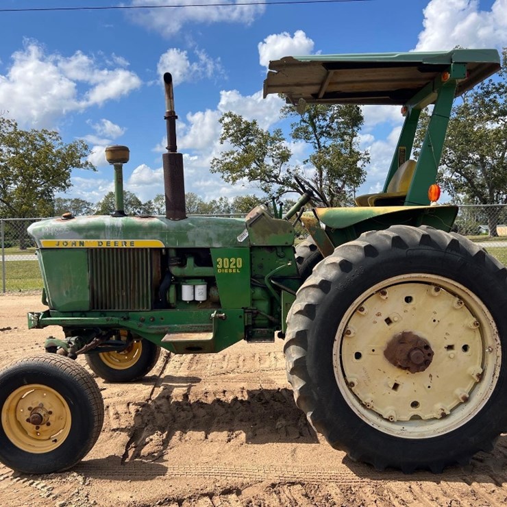 JOHN DEERE 3020