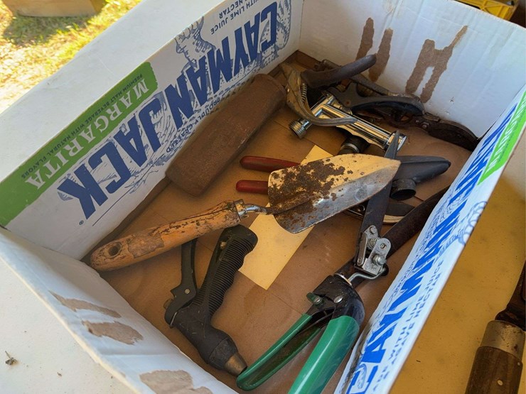 yard-tools,-machete-image-5