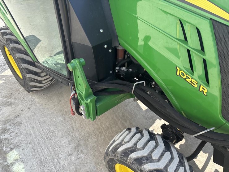john-deere-1025-image-13