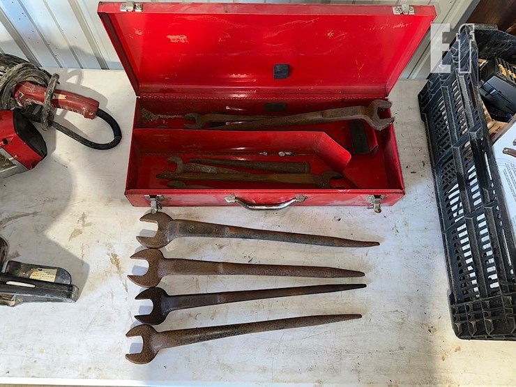 milwaukee-grinder/-senco-nailer/-fairmount-wrenches-image-3