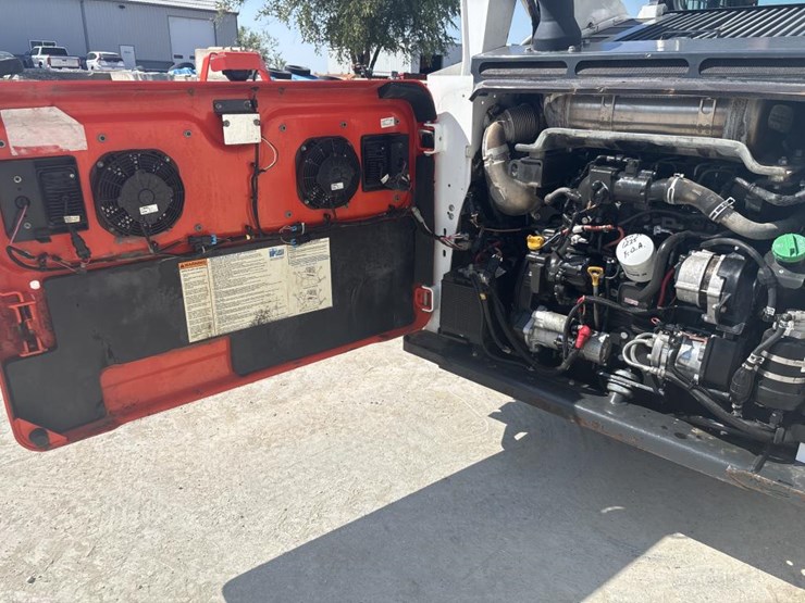 2019-bobcat-s770-image-26