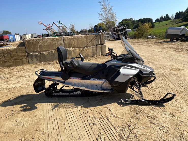 #1896-•-2020-ski-doo-grand-touring-600-snowmobile-(sells-with-bill-of-sale-only)-image-4