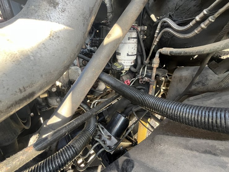 2005-gmc-5500-image-37
