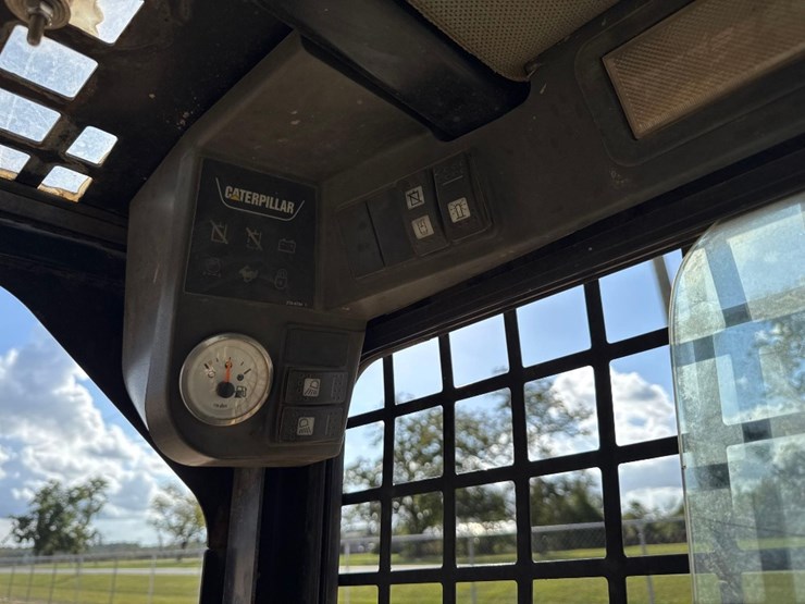 2005-caterpillar-267b-image-25