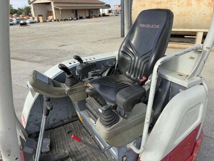 2018-takeuchi-tb253-2-excavator-image-19