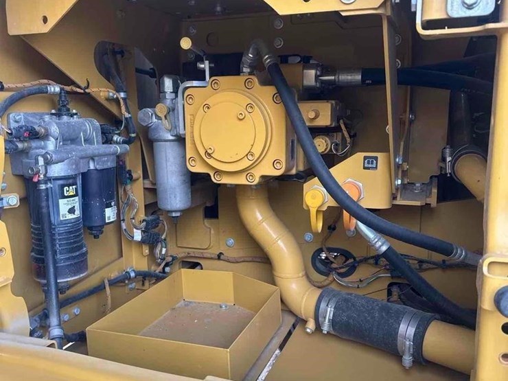 2019-caterpillar-320-image-55