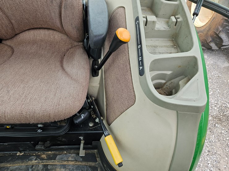 2011-john-deere-3720-image-8