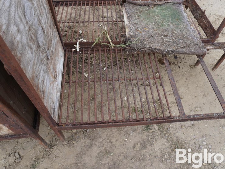 raised-calf-crates-image-12