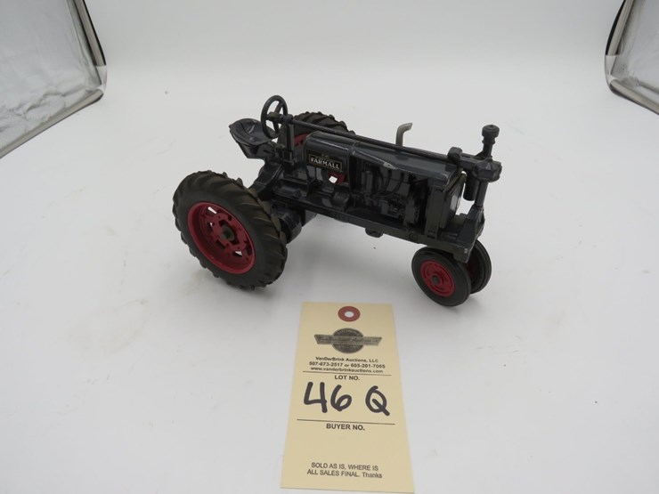 ertl-f-20-farmall-1/16-scale-image-1