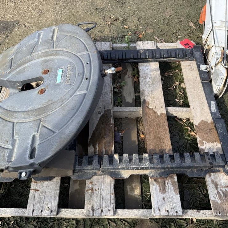 #2110 • Holland FW35 5th Wheel Plate