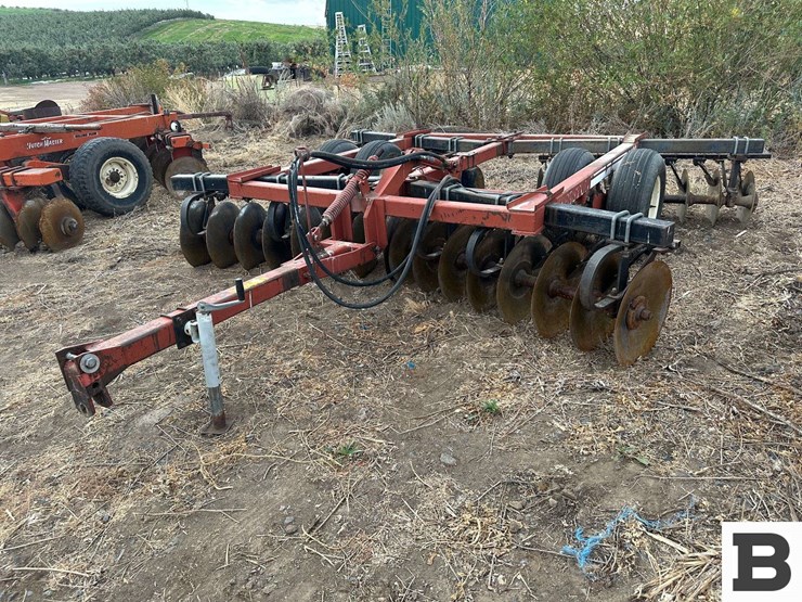 hesston-2420-image-1