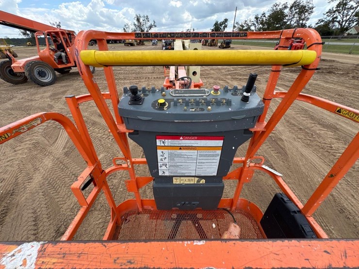 2007-jlg-e400ajp-image-20