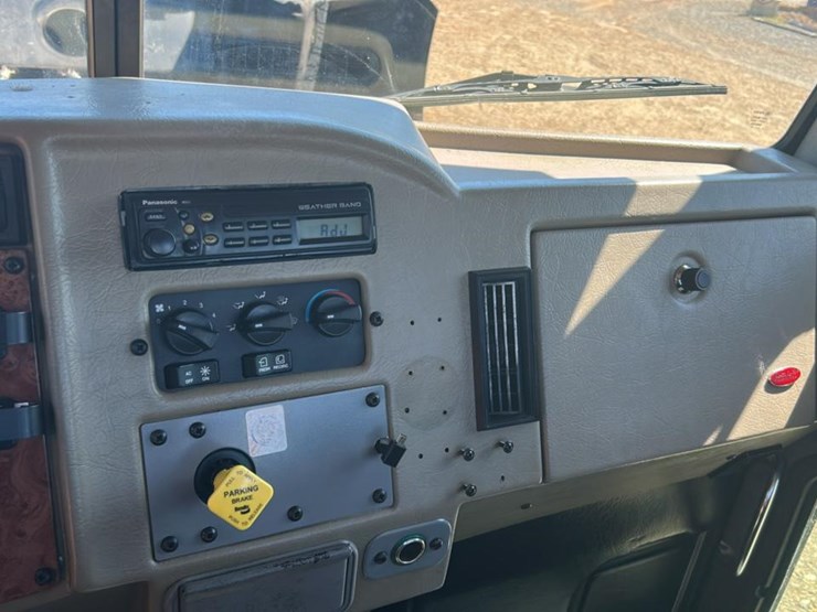 #1962-•-2006-peterbilt-pb340-semi-truck*-image-36