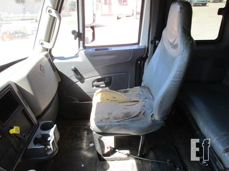 2016-international-durastar-4300-image-8