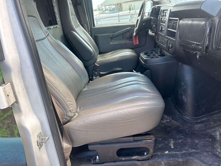 2019-chevrolet-express-2500-cargo-van-image-20