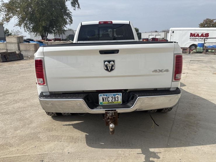 2017-dodge-ram-3500-image-3