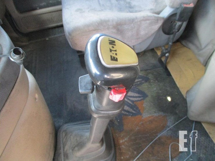 2012-freightliner-cascadia-125-image-15