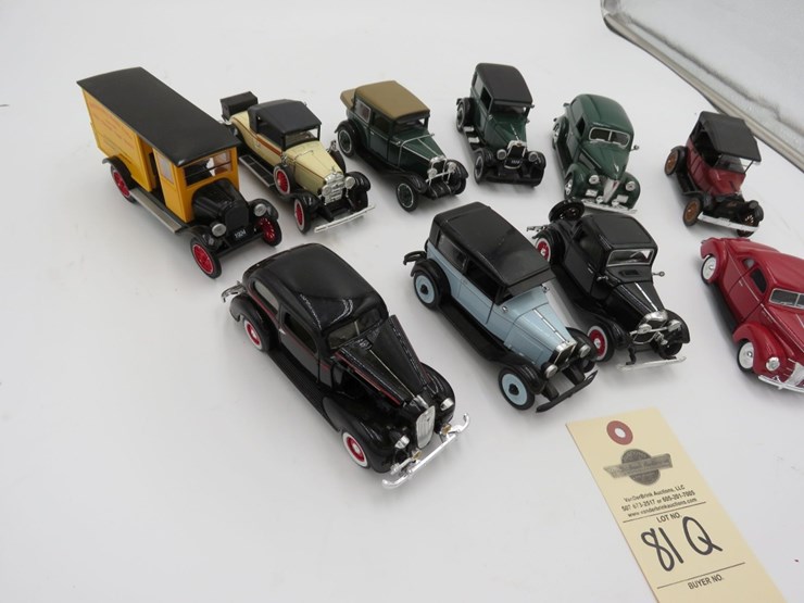 toy-truck-and-car-grouping-image-3