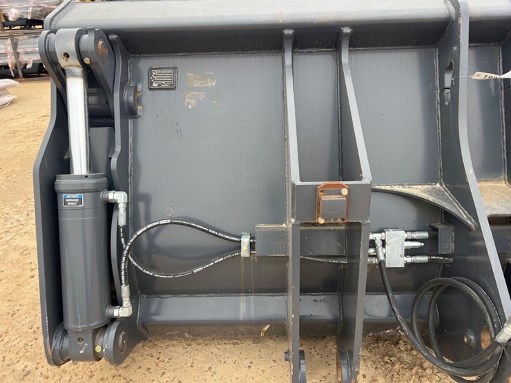 doosan-dl300-3-hyd-4n1-114"-bucket-image-6