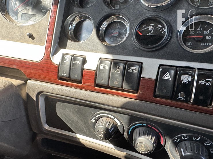 2009-kenworth-t800-image-100