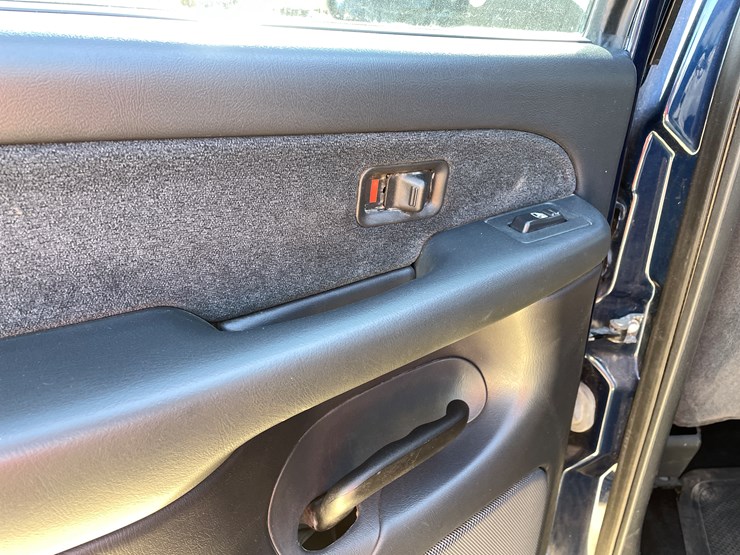 2002-chevrolet-silverado-2500hd-image-34