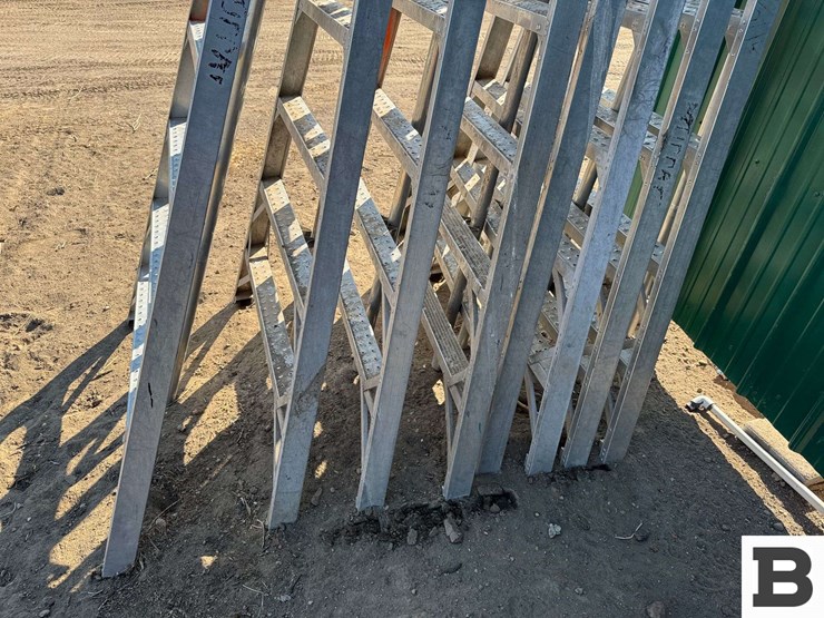 10'-aluminum-orchard-ladders-image-8