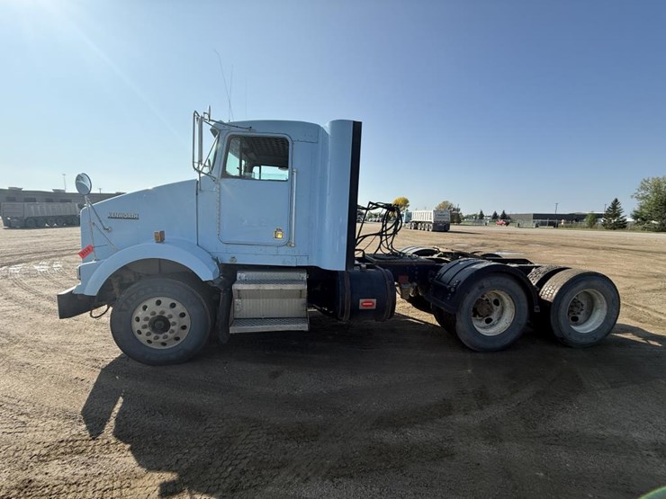 2015-kenworth-t800-image-2