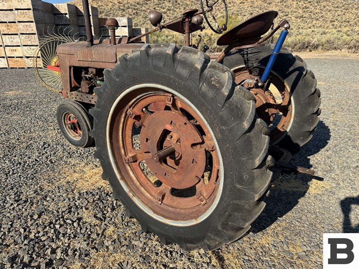 1942-farmall-model-"h"-tractor-image-25
