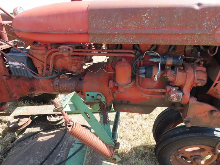 1952-farmall-c-tractor-with-belly-mower-image-8