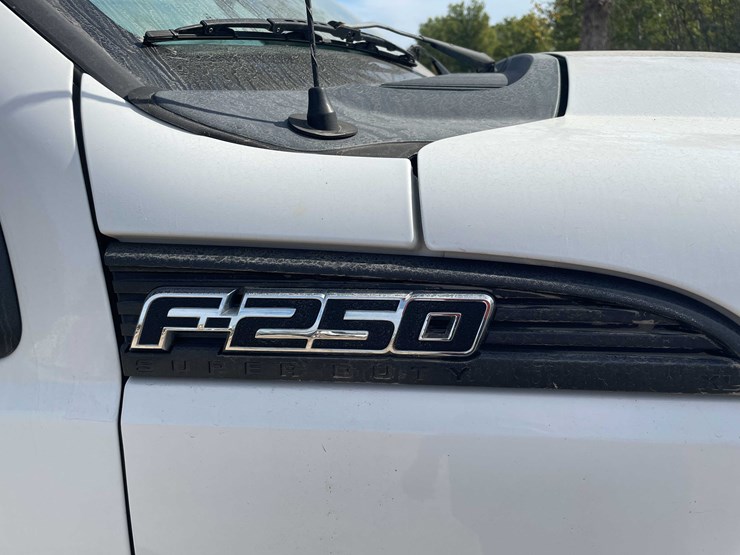 2011-ford-f250-xl-image-125