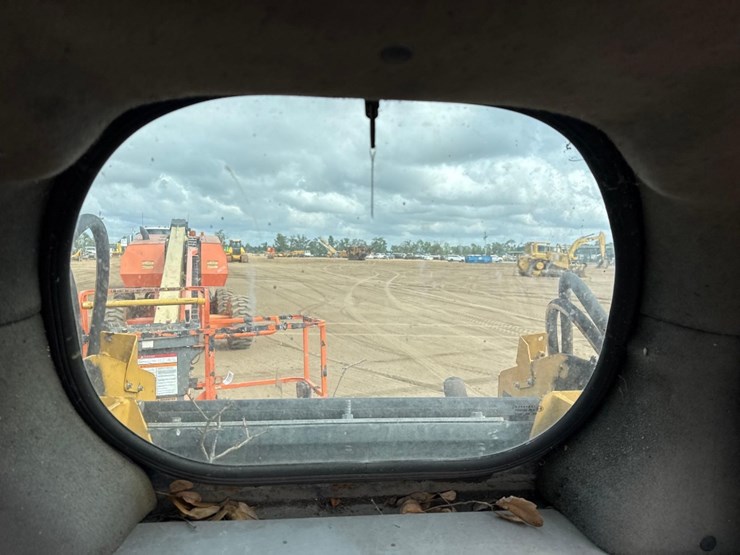 2012-caterpillar-246c-image-26