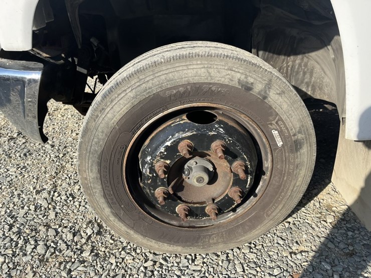 2005-gmc-5500-image-61