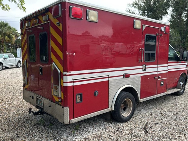 #113-•-2008-chevrolet-ambulance-image-5