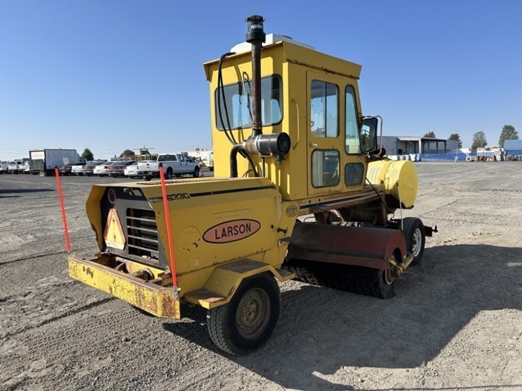 larson-6330-broom-sweeper-image-5