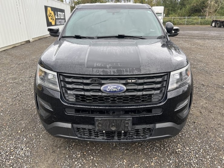 2017-ford-explorer-image-8