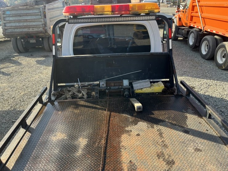 2005-gmc-5500-image-21