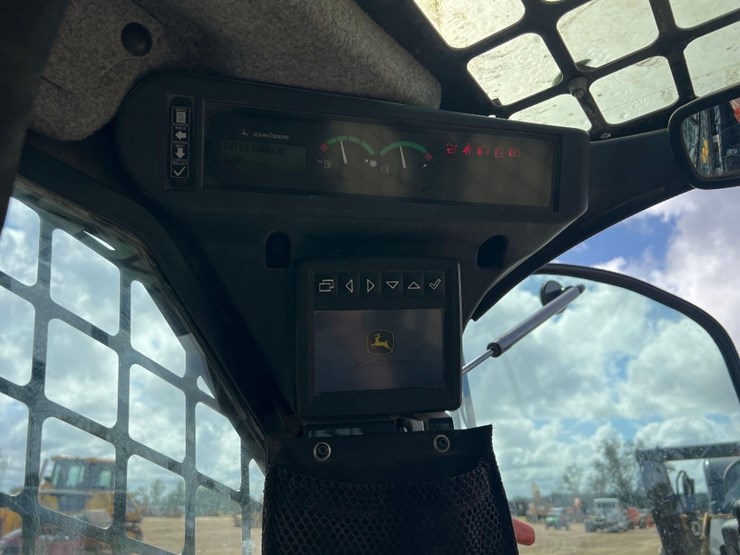 2021-deere-325g-image-29