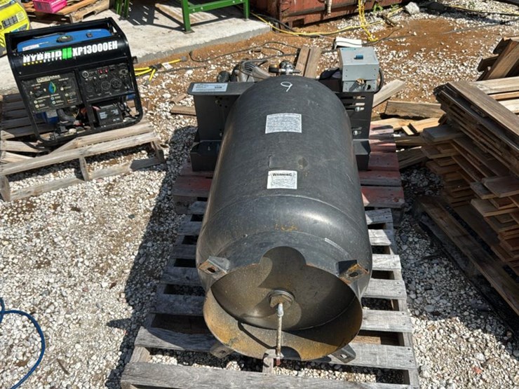 #109-•-stationary-air-compressor-image-2