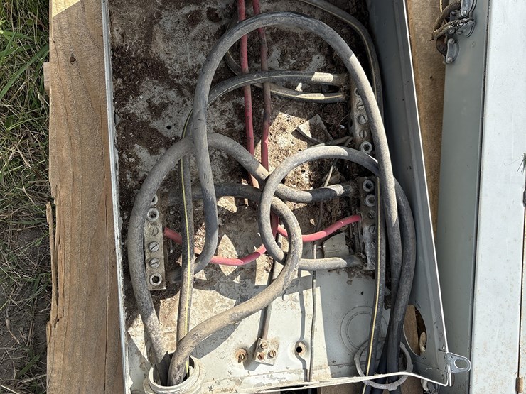 ge-220-volt-electric-panels-image-12