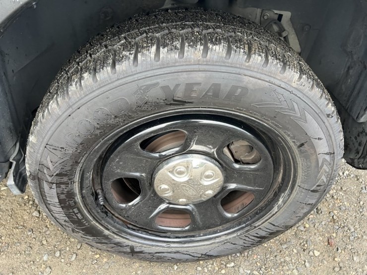 2017-ford-explorer-image-16