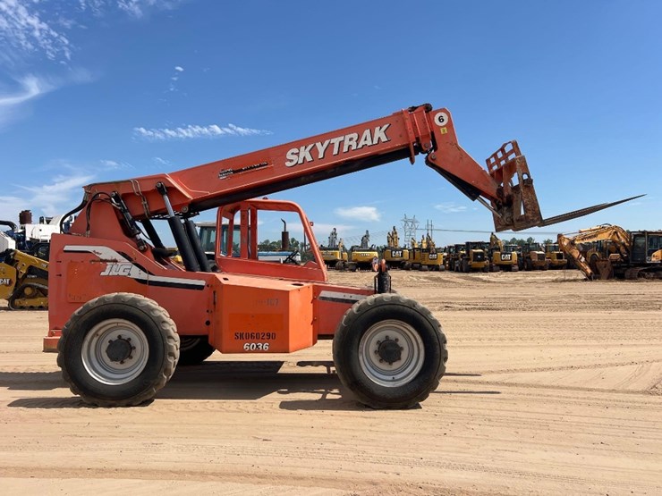 2007-jlg-skytrack-6036-telescopic-forklift-image-5