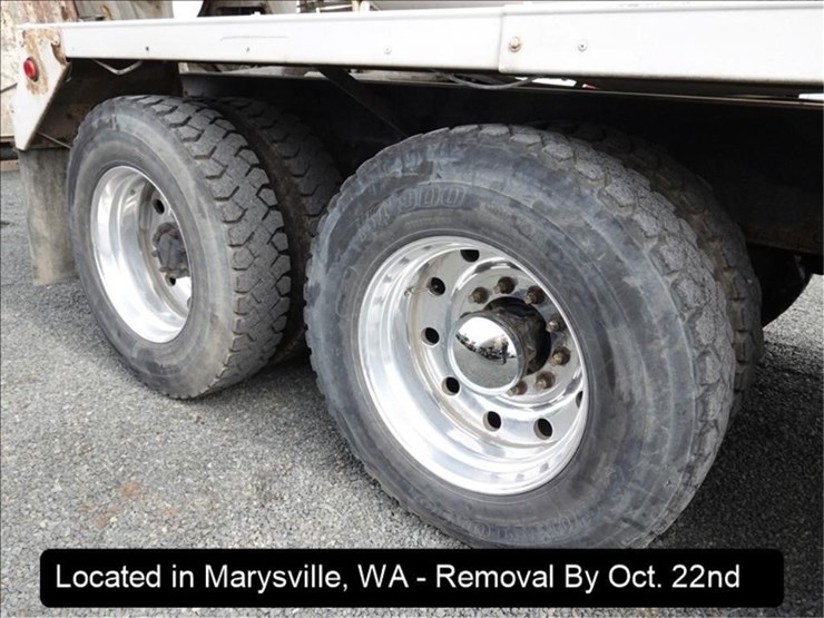 2001-peterbilt-357-image-40