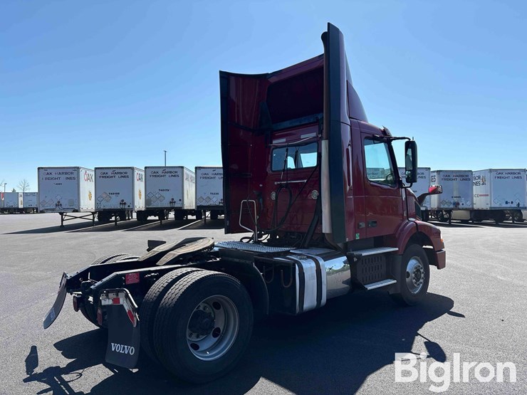 2016-volvo-vnm42t-truck-tractor-image-5