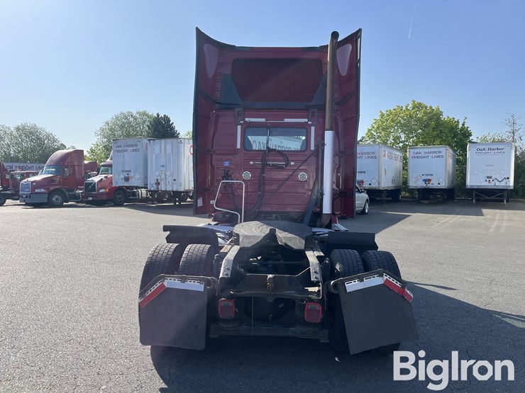 2016-volvo-truck-tractor-image-6