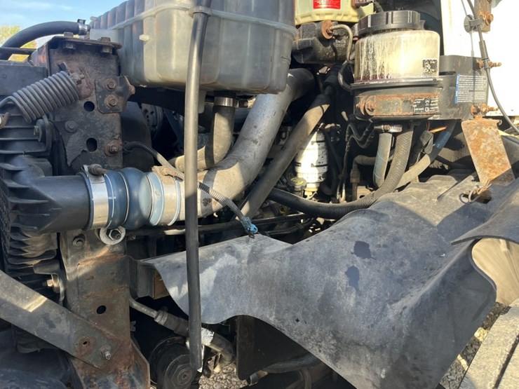 2005-gmc-5500-image-35