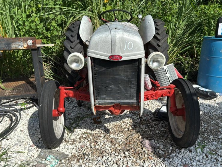 #110-•-1952-ford-8n-tractor-image-2