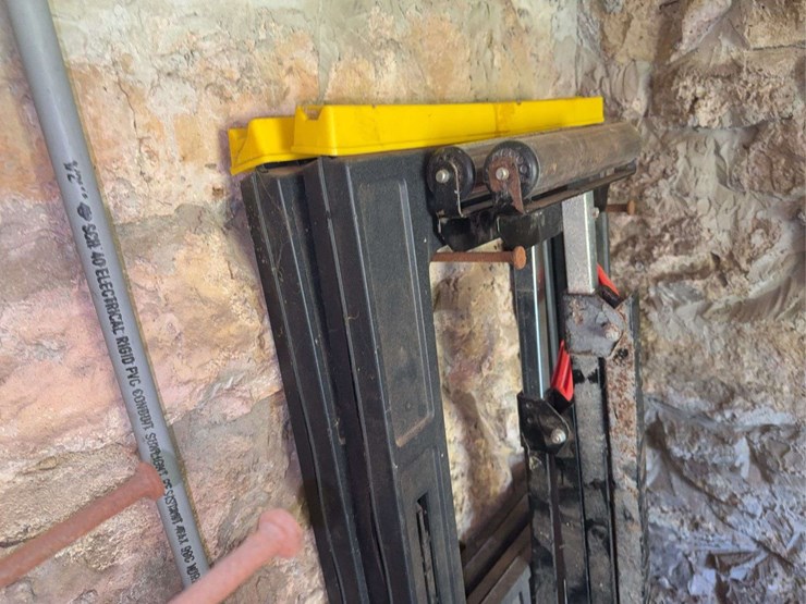 roller-stands,-plastic-sawhorses,-shop-built-caster-cart-image-6