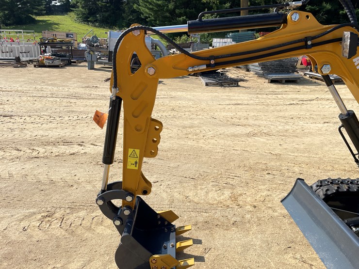 #209-•-new-rt12r-mini-excavator-image-9
