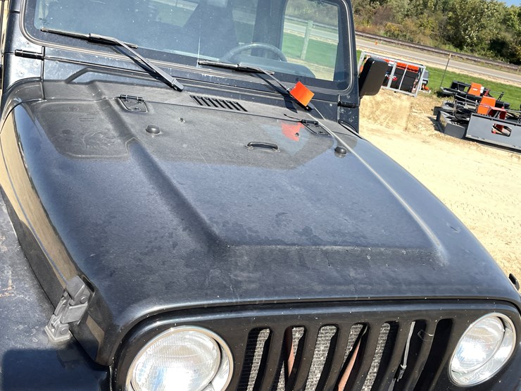 2000-jeep-wrangler-sport-image-15